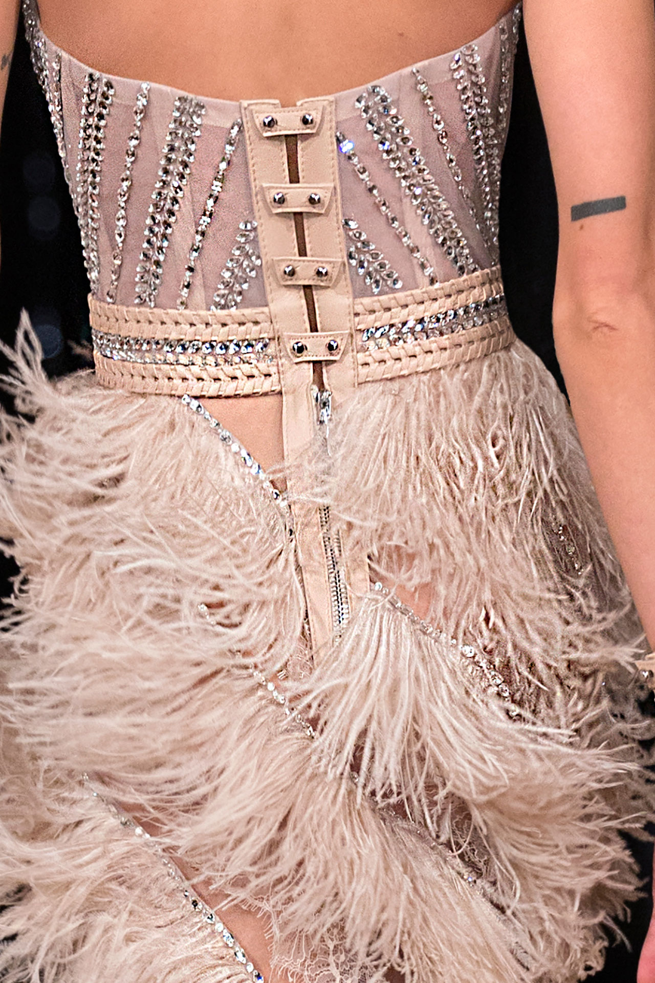 AW20 LOOK 1